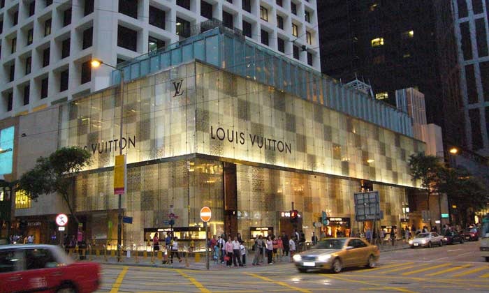 69 Louis Vuitton bags: What retailers should sell to cover rent on the most expensive streets 69 Louis Vuitton bags: What retailers should sell to cover rent on the most expensive streets