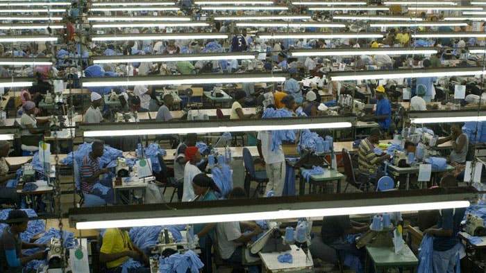 (Re)defining sustainability within the fashion industry (Re)defining sustainability within the fashion industry