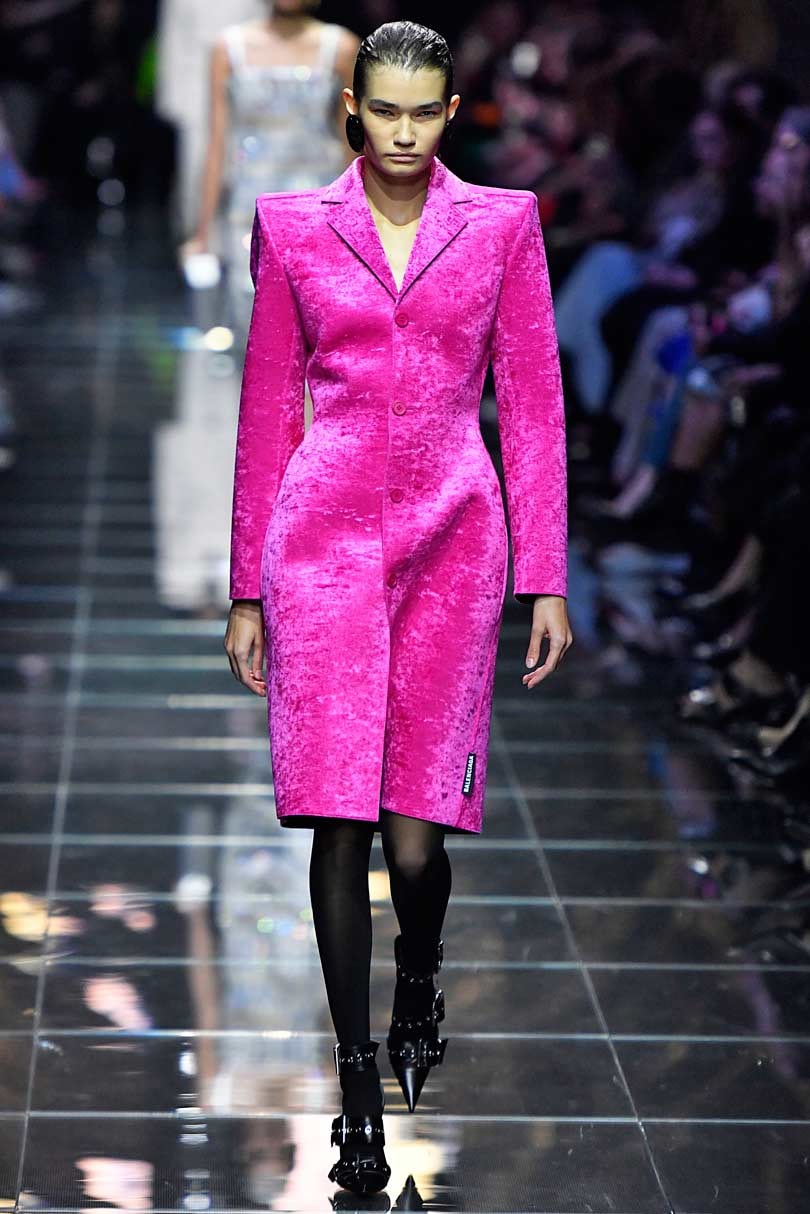 Balenciaga's Paris show emerges from tunnel of trauma Balenciaga's Paris show emerges from tunnel of trauma