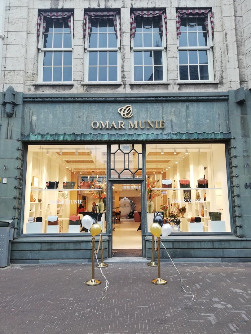 Window displays done right: 7 expert tips to get shoppers to come in Window displays done right: 7 expert tips to get shoppers to come in