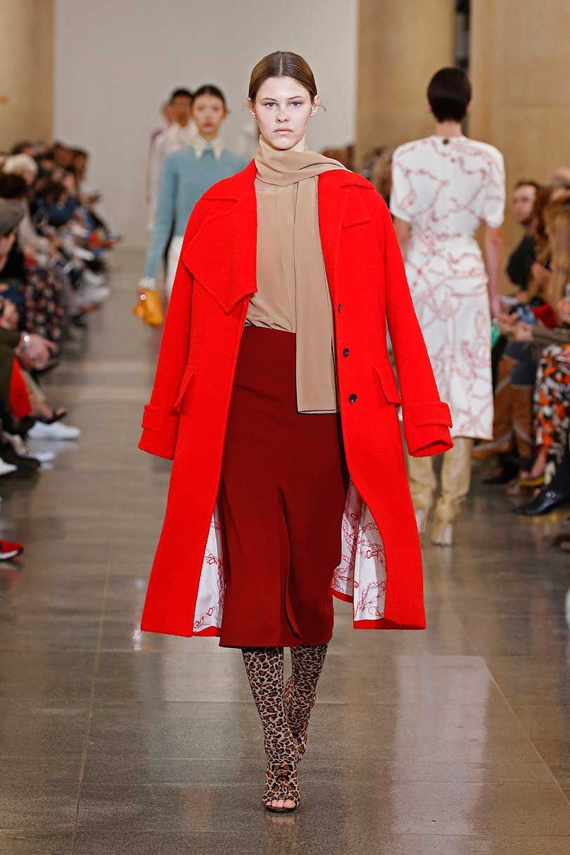 Victoria Beckham goes 'retro' at London Fashion Week show Victoria Beckham goes 'retro' at London Fashion Week show