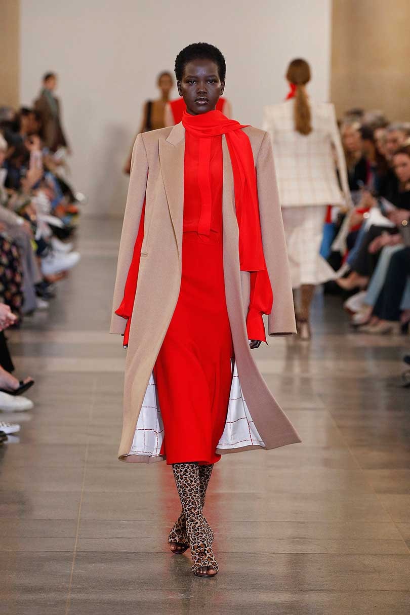 Victoria Beckham goes 'retro' at London Fashion Week show Victoria Beckham goes 'retro' at London Fashion Week show