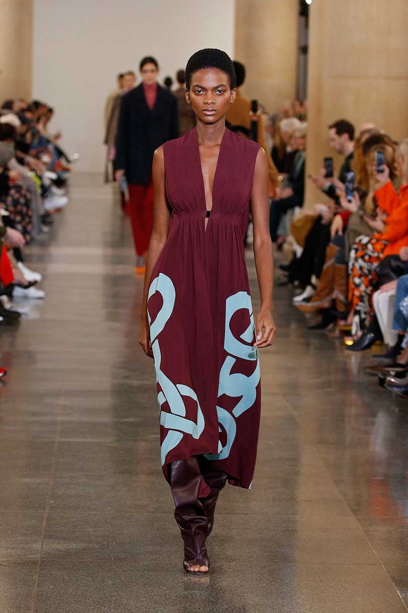 Victoria Beckham goes 'retro' at London Fashion Week show Victoria Beckham goes 'retro' at London Fashion Week show