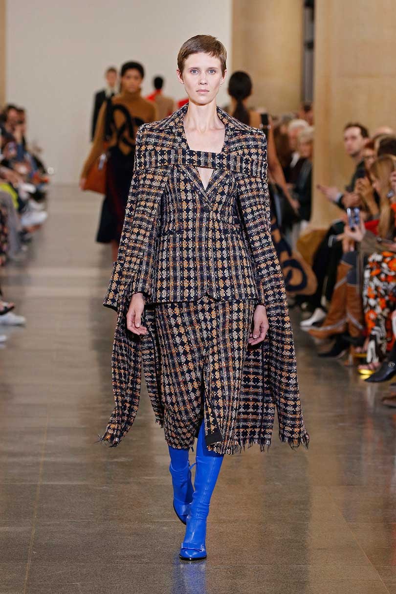 Victoria Beckham goes 'retro' at London Fashion Week show Victoria Beckham goes 'retro' at London Fashion Week show