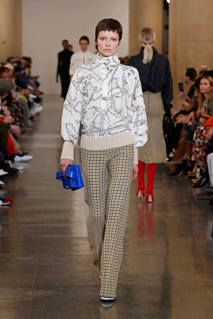Victoria Beckham goes 'retro' at London Fashion Week show Victoria Beckham goes 'retro' at London Fashion Week show