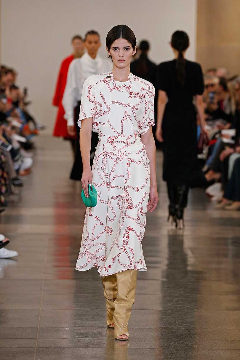 Victoria Beckham goes 'retro' at London Fashion Week show Victoria Beckham goes 'retro' at London Fashion Week show