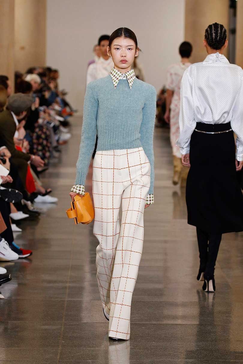 Victoria Beckham goes 'retro' at London Fashion Week show Victoria Beckham goes 'retro' at London Fashion Week show