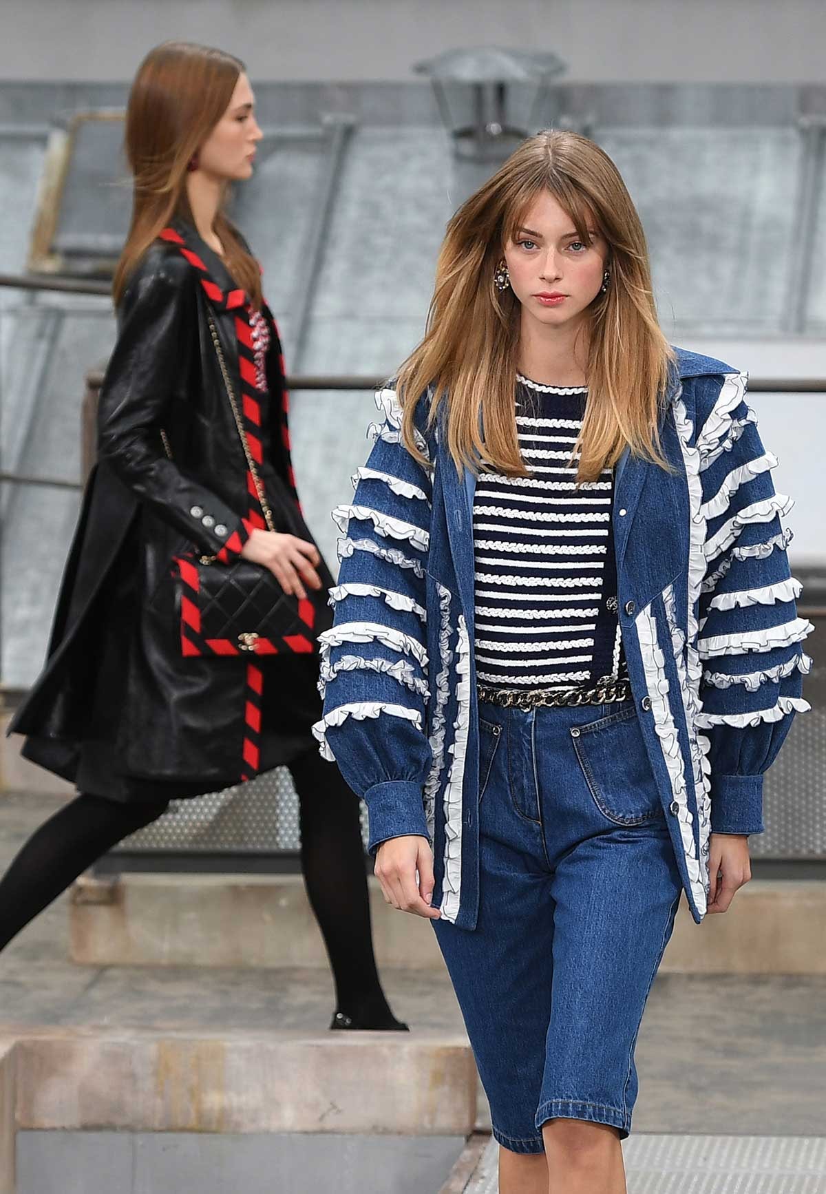 Woman crashes Chanel Paris Fashion Week runway finale Woman crashes Chanel Paris Fashion Week runway finale