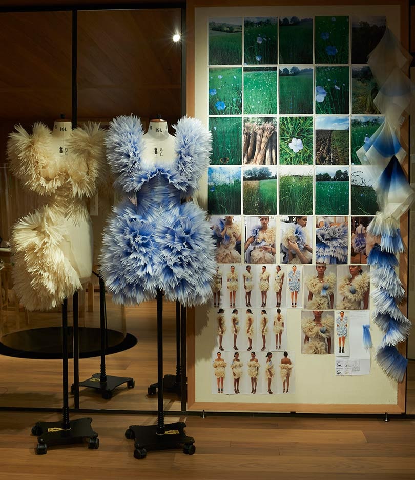 Alexander McQueen opens ‘Roses’ exhibition at London flagship Alexander McQueen opens ‘Roses’ exhibition at London flagship