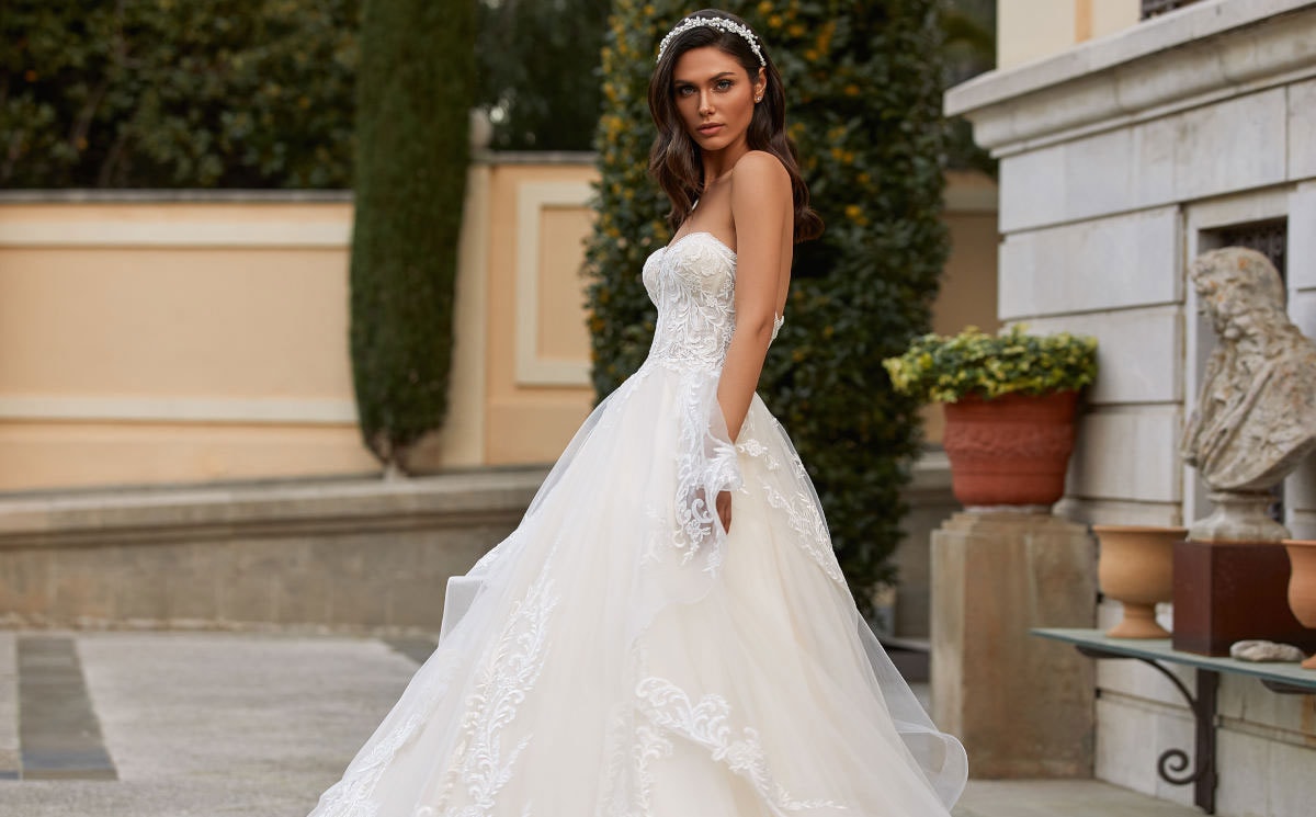 Pronovias presents the new ‘Premiere’ collection Pronovias presents the new ‘Premiere’ collection
