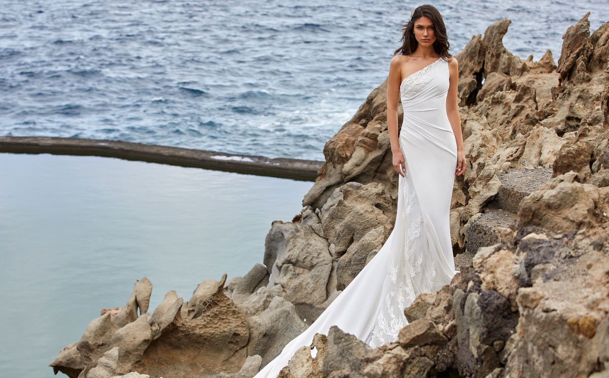 Pronovias presents the new ‘Premiere’ collection Pronovias presents the new ‘Premiere’ collection